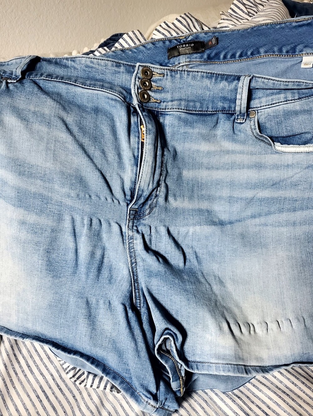 TORRID SIZE 30 Denim Shorts